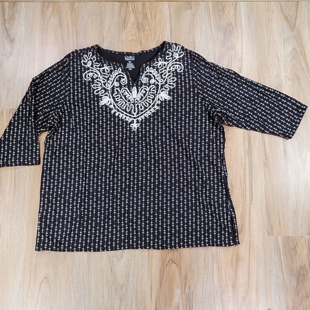 🔺️Croft & Barrow Black & White Embroidered Split Neck 3/4 Sleeve Top 2X